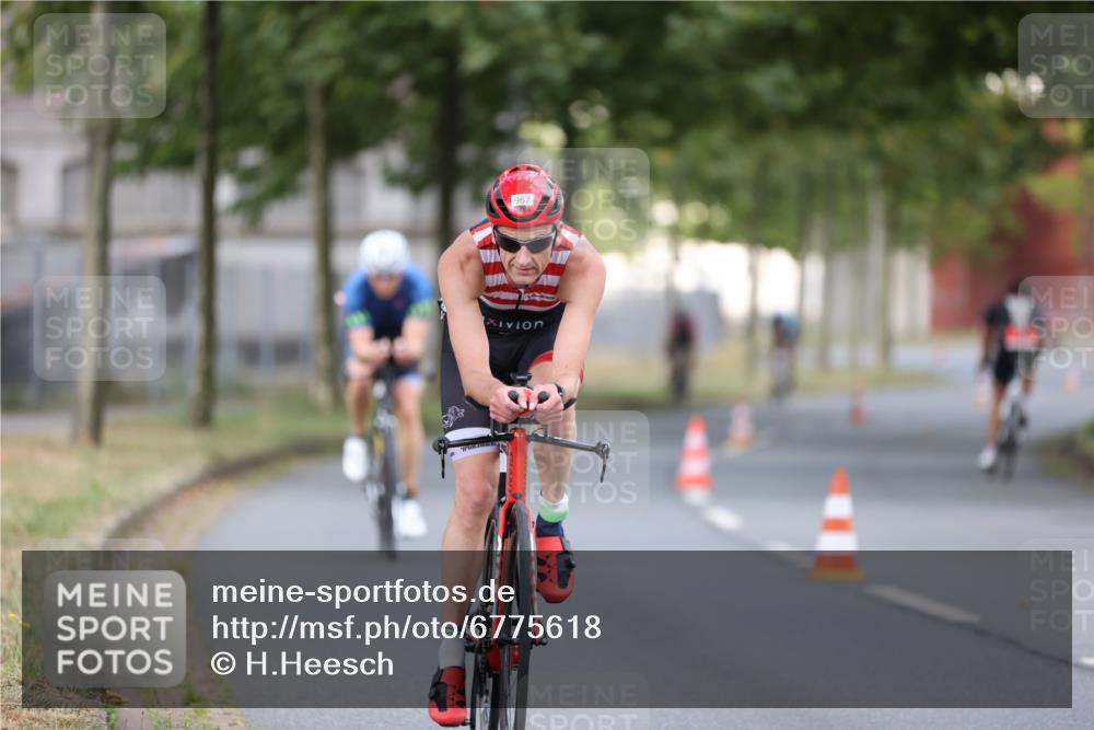 11.08.2024 - GEWOBA Citytriathlon Bremen H.Heesch http://msf.ph/oto/6775618 11.08.2024 11:43:22 Radfahren 756, 846, 868, 925, 967 meine-sportfotos.de