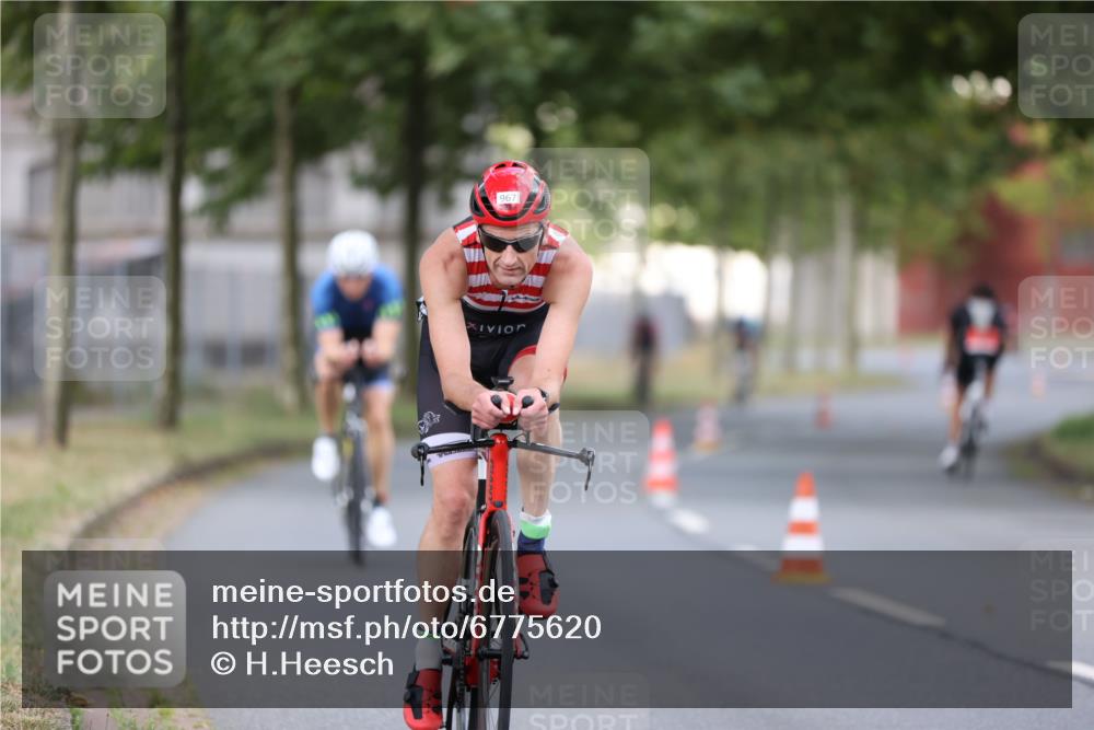 11.08.2024 - GEWOBA Citytriathlon Bremen H.Heesch http://msf.ph/oto/6775620 11.08.2024 11:43:22 Radfahren 756, 846, 868, 925, 967 meine-sportfotos.de