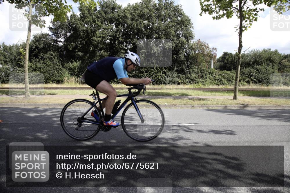 11.08.2024 - GEWOBA Citytriathlon Bremen H.Heesch http://msf.ph/oto/6775621 11.08.2024 11:47:57 Radfahren 760, 832, 906, 907, 918, 924, 928, 933, 1015 meine-sportfotos.de