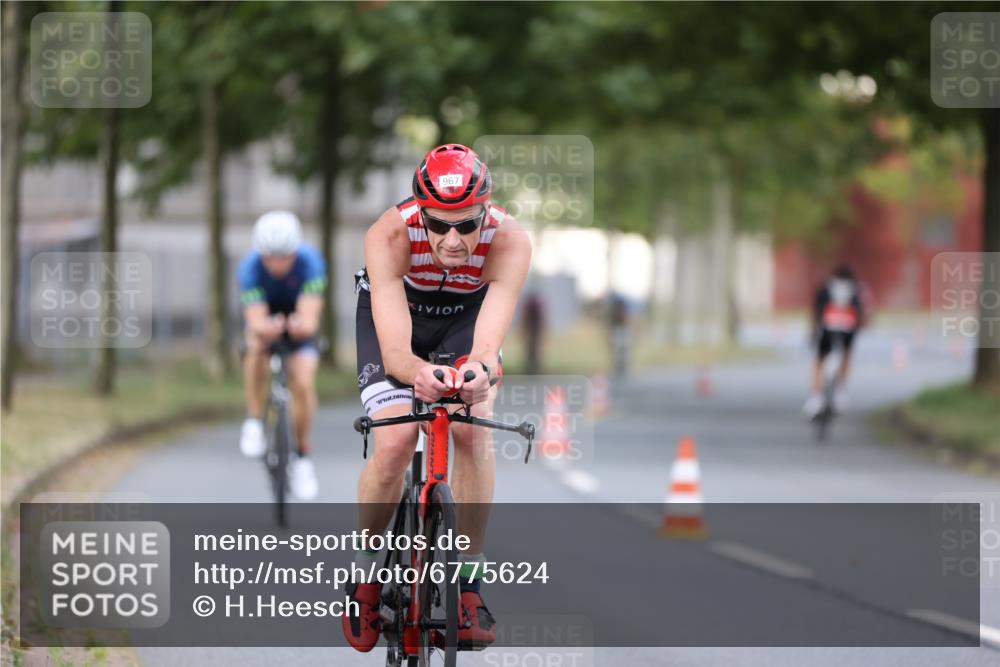 11.08.2024 - GEWOBA Citytriathlon Bremen H.Heesch http://msf.ph/oto/6775624 11.08.2024 11:43:22 Radfahren 756, 846, 868, 925, 967 meine-sportfotos.de