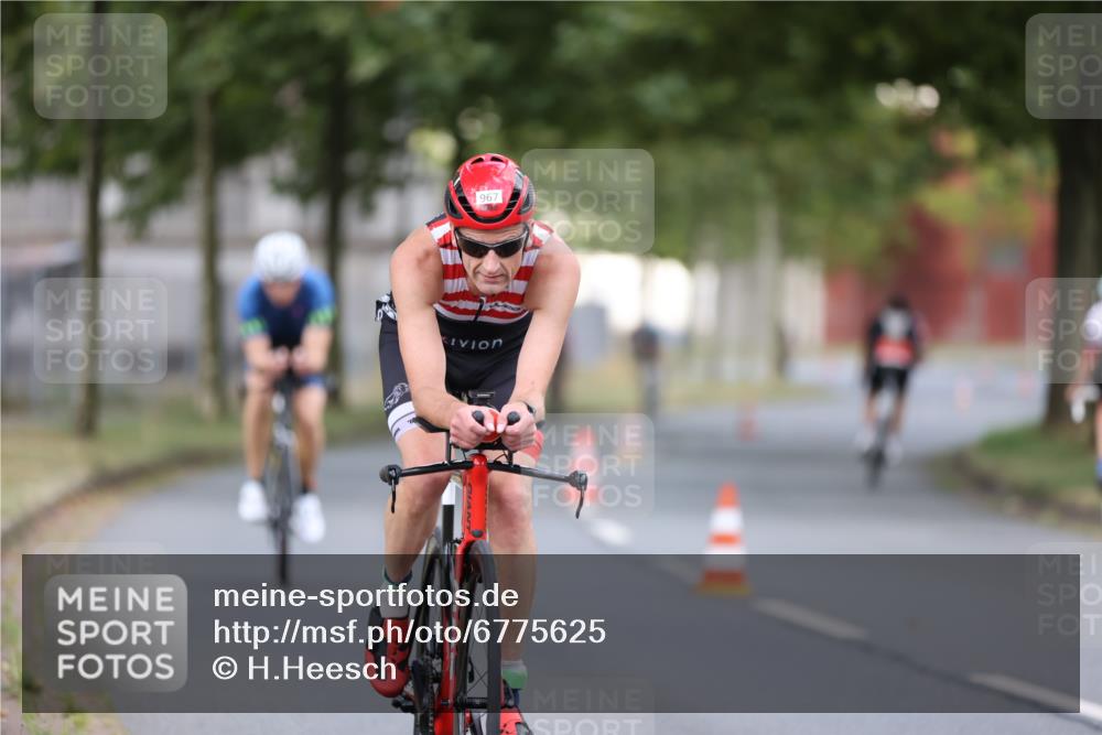 11.08.2024 - GEWOBA Citytriathlon Bremen H.Heesch http://msf.ph/oto/6775625 11.08.2024 11:43:23 Radfahren 756, 846, 868, 925, 967 meine-sportfotos.de