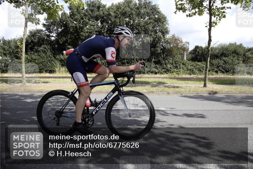 11.08.2024 - GEWOBA Citytriathlon Bremen H.Heesch http://msf.ph/oto/6775626 11.08.2024 11:48:03 Radfahren 760, 809, 906, 918, 924, 928 meine-sportfotos.de