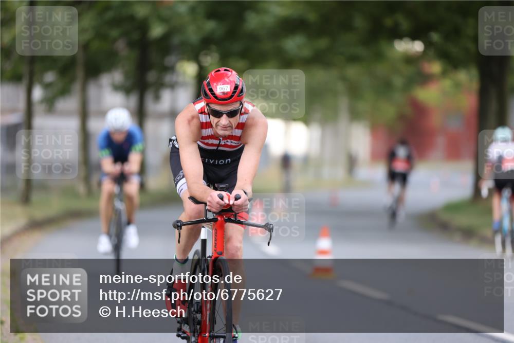 11.08.2024 - GEWOBA Citytriathlon Bremen H.Heesch http://msf.ph/oto/6775627 11.08.2024 11:43:23 Radfahren 756, 846, 868, 925, 967 meine-sportfotos.de