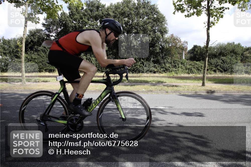 11.08.2024 - GEWOBA Citytriathlon Bremen H.Heesch http://msf.ph/oto/6775628 11.08.2024 11:48:06 Radfahren 760, 809, 906, 918, 924, 928 meine-sportfotos.de
