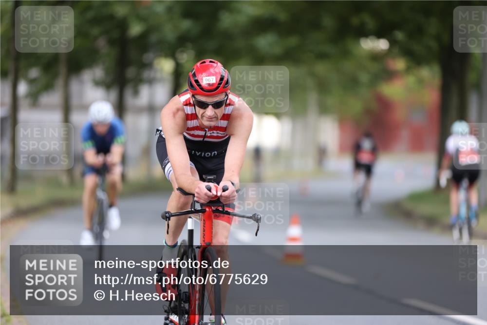 11.08.2024 - GEWOBA Citytriathlon Bremen H.Heesch http://msf.ph/oto/6775629 11.08.2024 11:43:23 Radfahren 756, 846, 868, 925, 967 meine-sportfotos.de
