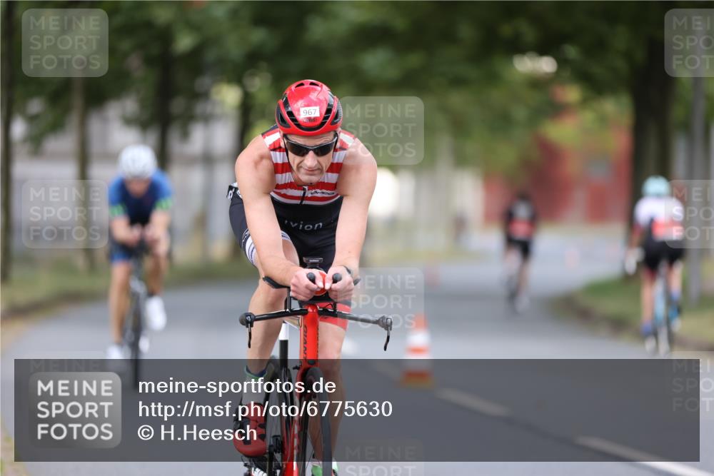 11.08.2024 - GEWOBA Citytriathlon Bremen H.Heesch http://msf.ph/oto/6775630 11.08.2024 11:43:23 Radfahren 756, 846, 868, 925, 967 meine-sportfotos.de