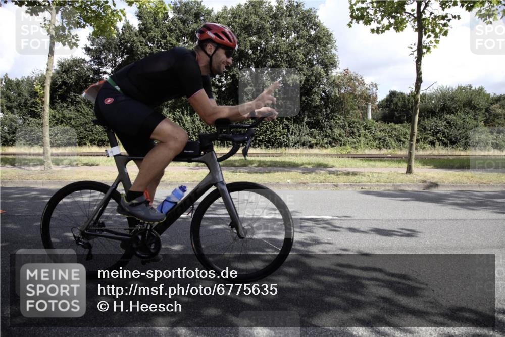 11.08.2024 - GEWOBA Citytriathlon Bremen H.Heesch http://msf.ph/oto/6775635 11.08.2024 11:48:23 Radfahren 809, 847, 851, 886, 939, 1025 meine-sportfotos.de