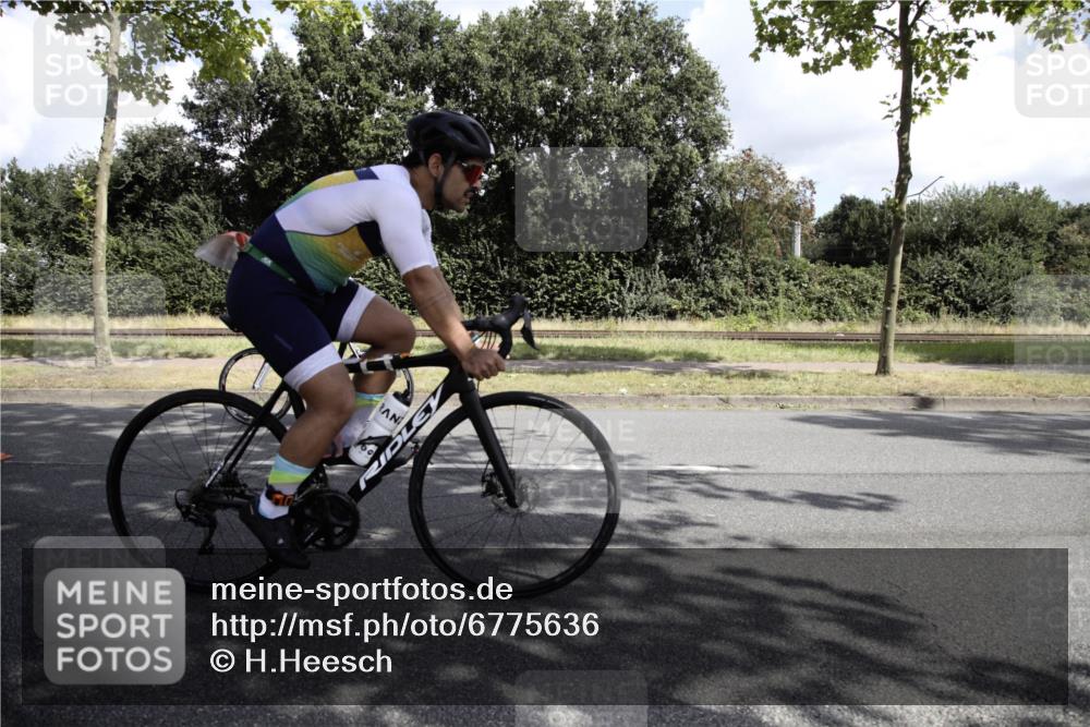 11.08.2024 - GEWOBA Citytriathlon Bremen H.Heesch http://msf.ph/oto/6775636 11.08.2024 11:48:24 Radfahren 809, 847, 851, 870, 886, 939, 1025 meine-sportfotos.de