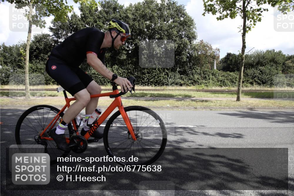 11.08.2024 - GEWOBA Citytriathlon Bremen H.Heesch http://msf.ph/oto/6775638 11.08.2024 11:48:28 Radfahren 787, 847, 851, 870, 886, 939, 1025 meine-sportfotos.de