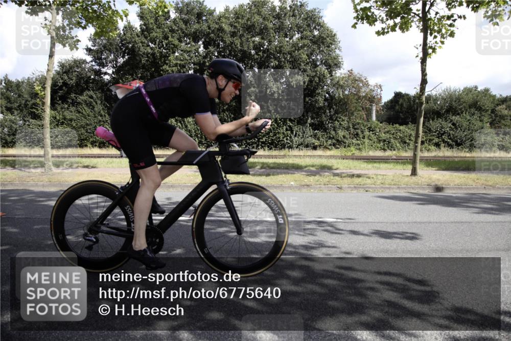 11.08.2024 - GEWOBA Citytriathlon Bremen H.Heesch http://msf.ph/oto/6775640 11.08.2024 11:48:32 Radfahren 787, 829, 847, 851, 870, 886, 939, 1025 meine-sportfotos.de