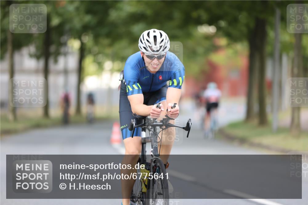 11.08.2024 - GEWOBA Citytriathlon Bremen H.Heesch http://msf.ph/oto/6775641 11.08.2024 11:43:24 Radfahren 846, 868, 925, 967 meine-sportfotos.de