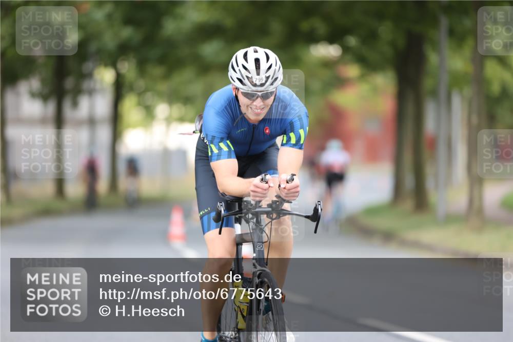 11.08.2024 - GEWOBA Citytriathlon Bremen H.Heesch http://msf.ph/oto/6775643 11.08.2024 11:43:24 Radfahren 846, 868, 925, 967 meine-sportfotos.de