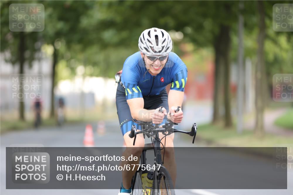 11.08.2024 - GEWOBA Citytriathlon Bremen H.Heesch http://msf.ph/oto/6775647 11.08.2024 11:43:24 Radfahren 846, 868, 925, 967 meine-sportfotos.de