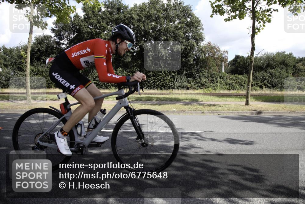 11.08.2024 - GEWOBA Citytriathlon Bremen H.Heesch http://msf.ph/oto/6775648 11.08.2024 11:48:41 Radfahren 787, 829, 870, 920, 939, 1025 meine-sportfotos.de