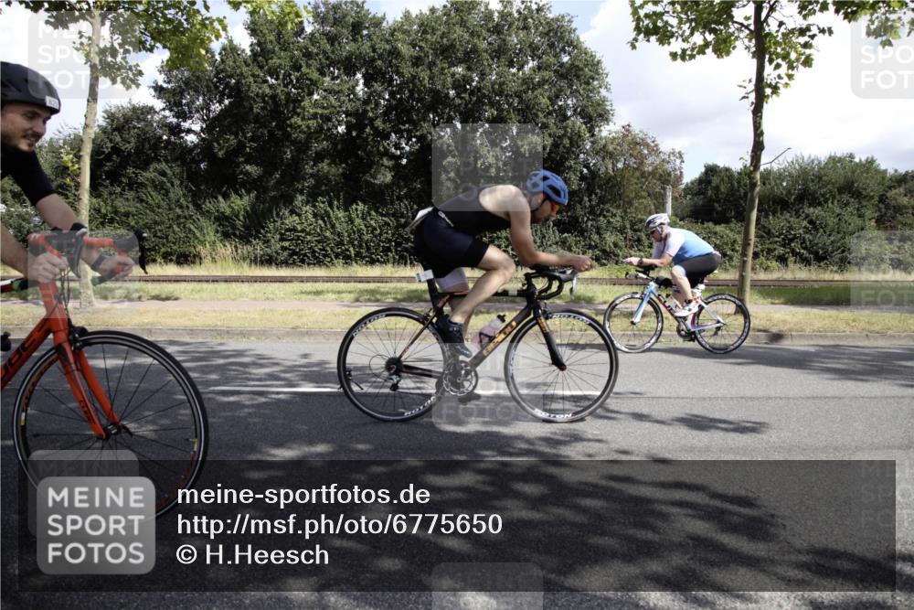 11.08.2024 - GEWOBA Citytriathlon Bremen H.Heesch http://msf.ph/oto/6775650 11.08.2024 11:48:48 Radfahren 787, 792, 829, 848, 870, 901, 920 meine-sportfotos.de