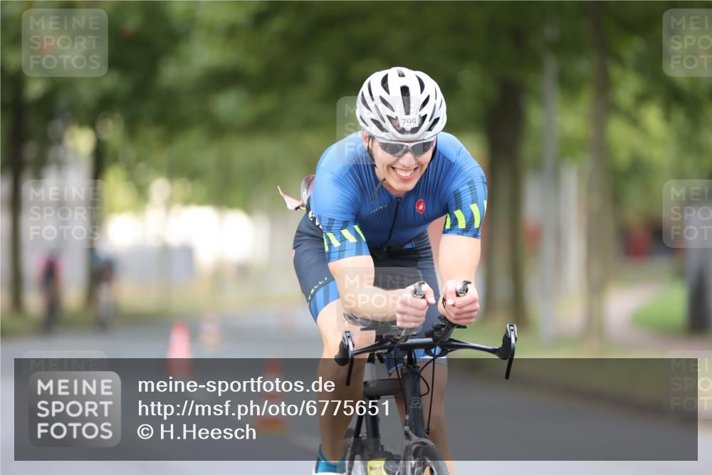 11.08.2024 - GEWOBA Citytriathlon Bremen H.Heesch http://msf.ph/oto/6775651 11.08.2024 11:43:24 Radfahren 846, 868, 925, 967 meine-sportfotos.de