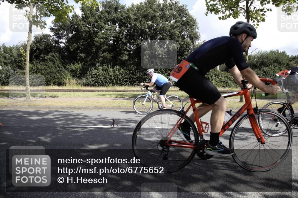 11.08.2024 - GEWOBA Citytriathlon Bremen H.Heesch http://msf.ph/oto/6775652 11.08.2024 11:48:48 Radfahren 787, 792, 829, 848, 870, 901, 920 meine-sportfotos.de