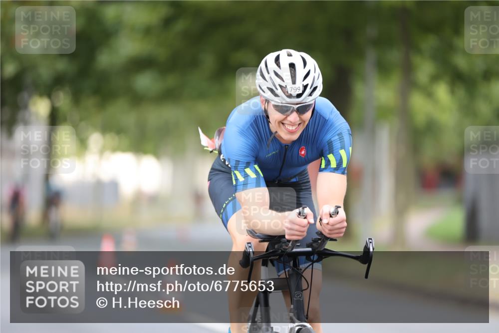 11.08.2024 - GEWOBA Citytriathlon Bremen H.Heesch http://msf.ph/oto/6775653 11.08.2024 11:43:24 Radfahren 846, 868, 925, 967 meine-sportfotos.de