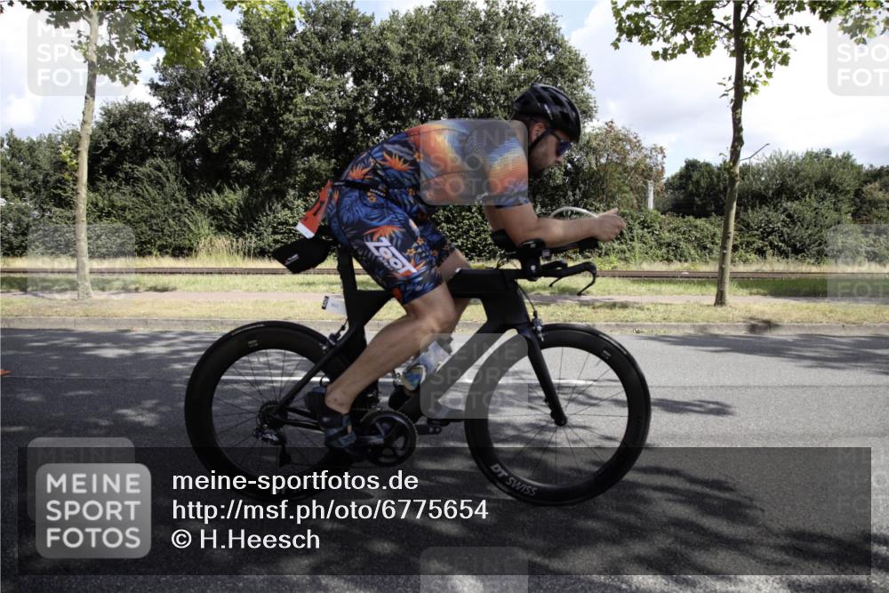 11.08.2024 - GEWOBA Citytriathlon Bremen H.Heesch http://msf.ph/oto/6775654 11.08.2024 11:49:01 Radfahren 792, 848, 901 meine-sportfotos.de