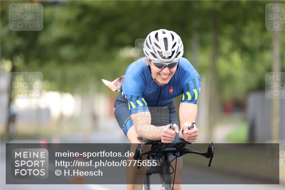 11.08.2024 - GEWOBA Citytriathlon Bremen H.Heesch http://msf.ph/oto/6775655 11.08.2024 11:43:25 Radfahren 770, 846, 868, 925, 967 meine-sportfotos.de