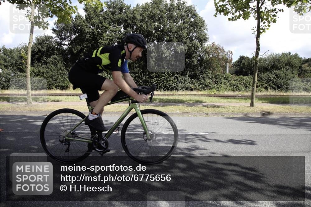 11.08.2024 - GEWOBA Citytriathlon Bremen H.Heesch http://msf.ph/oto/6775656 11.08.2024 11:49:03 Radfahren 792, 848, 901, 910 meine-sportfotos.de