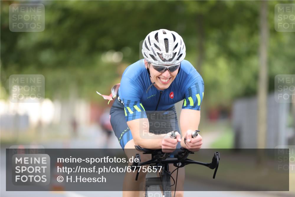 11.08.2024 - GEWOBA Citytriathlon Bremen H.Heesch http://msf.ph/oto/6775657 11.08.2024 11:43:25 Radfahren 770, 846, 868, 925, 967 meine-sportfotos.de