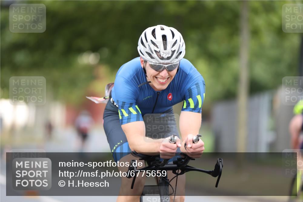 11.08.2024 - GEWOBA Citytriathlon Bremen H.Heesch http://msf.ph/oto/6775659 11.08.2024 11:43:25 Radfahren 770, 846, 868, 925, 967 meine-sportfotos.de