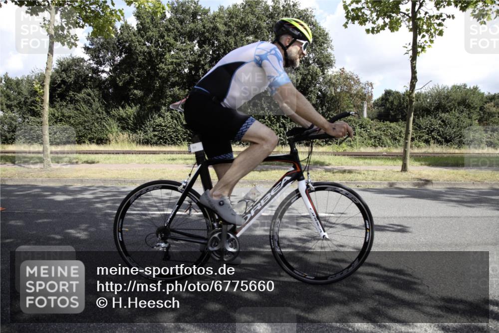 11.08.2024 - GEWOBA Citytriathlon Bremen H.Heesch http://msf.ph/oto/6775660 11.08.2024 11:49:17 Radfahren 866, 894, 910 meine-sportfotos.de