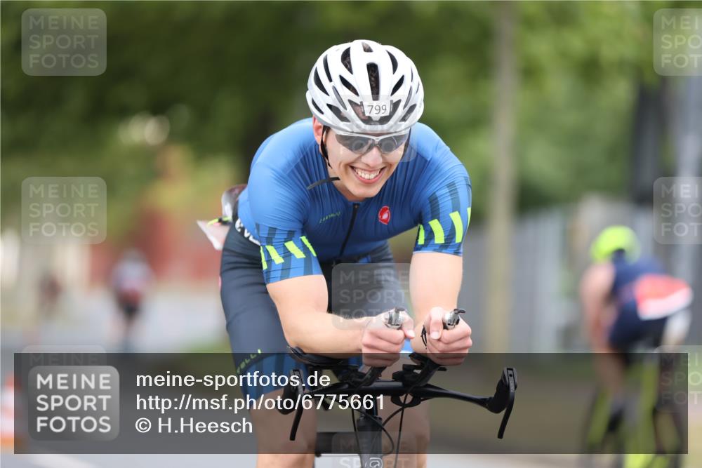 11.08.2024 - GEWOBA Citytriathlon Bremen H.Heesch http://msf.ph/oto/6775661 11.08.2024 11:43:25 Radfahren 770, 846, 868, 925, 967 meine-sportfotos.de