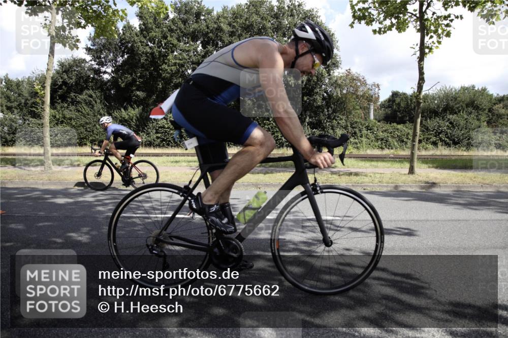 11.08.2024 - GEWOBA Citytriathlon Bremen H.Heesch http://msf.ph/oto/6775662 11.08.2024 11:49:25 Radfahren 815, 866, 894, 910 meine-sportfotos.de