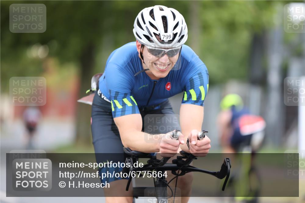 11.08.2024 - GEWOBA Citytriathlon Bremen H.Heesch http://msf.ph/oto/6775664 11.08.2024 11:43:25 Radfahren 770, 846, 868, 925, 967 meine-sportfotos.de