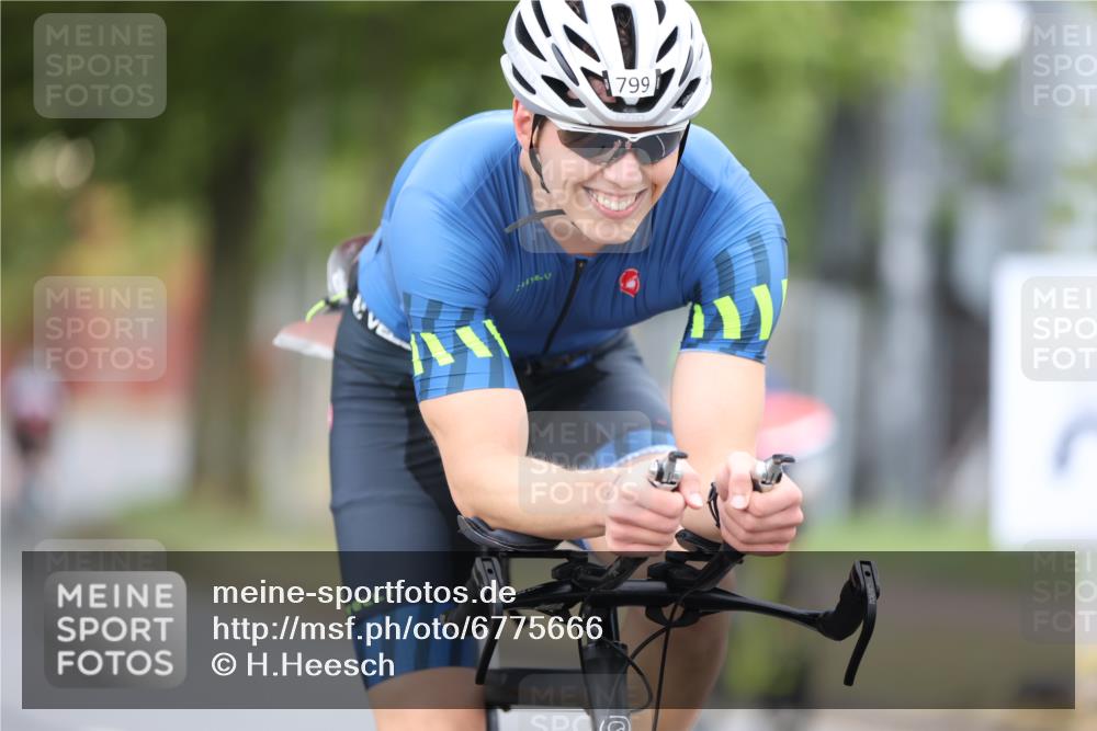 11.08.2024 - GEWOBA Citytriathlon Bremen H.Heesch http://msf.ph/oto/6775666 11.08.2024 11:43:25 Radfahren 770, 846, 868, 925, 967 meine-sportfotos.de
