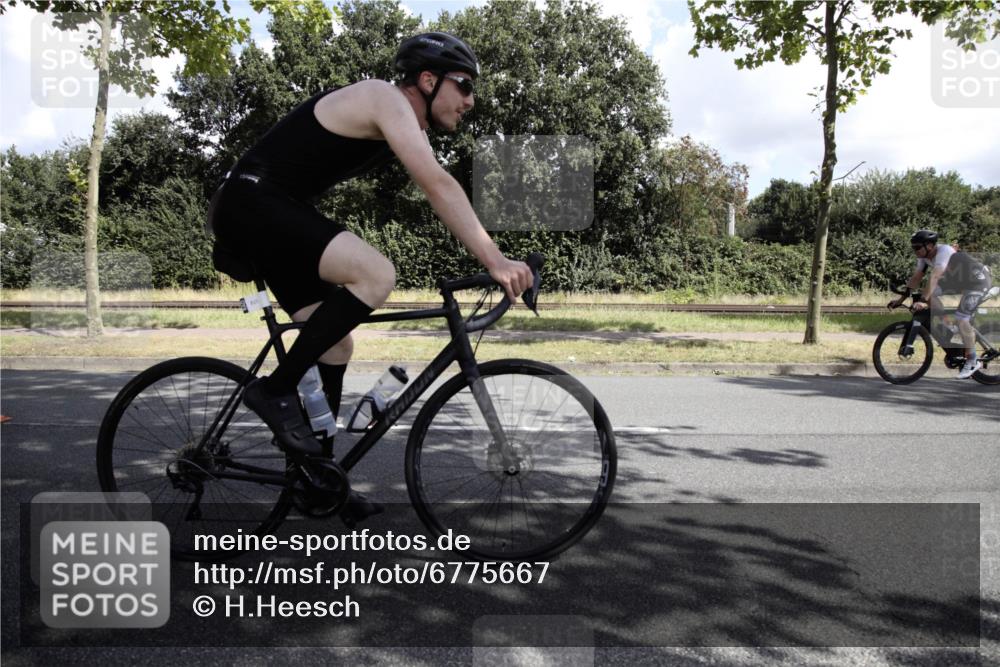 11.08.2024 - GEWOBA Citytriathlon Bremen H.Heesch http://msf.ph/oto/6775667 11.08.2024 11:49:35 Radfahren 815, 866, 894, 949 meine-sportfotos.de