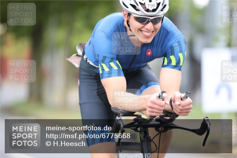 11.08.2024 - GEWOBA Citytriathlon Bremen H.Heesch http://msf.ph/oto/6775668 11.08.2024 11:43:25 Radfahren 770, 846, 868, 925, 967 meine-sportfotos.de