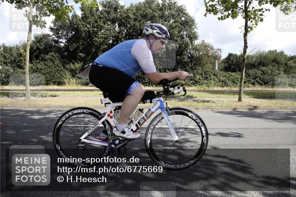 11.08.2024 - GEWOBA Citytriathlon Bremen H.Heesch http://msf.ph/oto/6775669 11.08.2024 11:49:42 Radfahren 815, 862, 949 meine-sportfotos.de