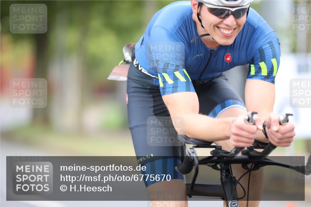 11.08.2024 - GEWOBA Citytriathlon Bremen H.Heesch http://msf.ph/oto/6775670 11.08.2024 11:43:25 Radfahren 770, 846, 868, 925, 967 meine-sportfotos.de
