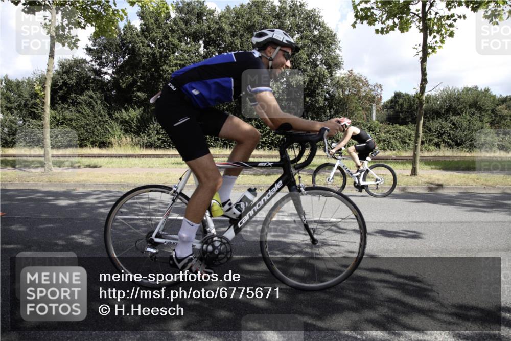 11.08.2024 - GEWOBA Citytriathlon Bremen H.Heesch http://msf.ph/oto/6775671 11.08.2024 11:49:49 Radfahren 785, 796, 862, 881, 949, 979 meine-sportfotos.de