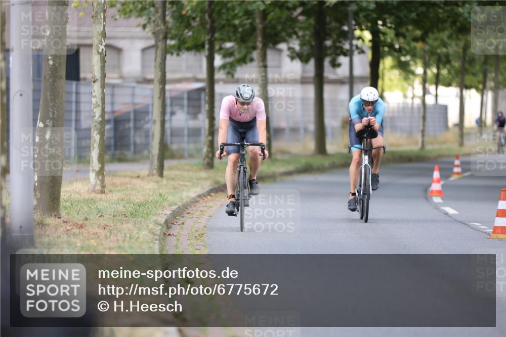11.08.2024 - GEWOBA Citytriathlon Bremen H.Heesch http://msf.ph/oto/6775672 11.08.2024 11:43:28 Radfahren 770, 846, 868, 925, 967 meine-sportfotos.de