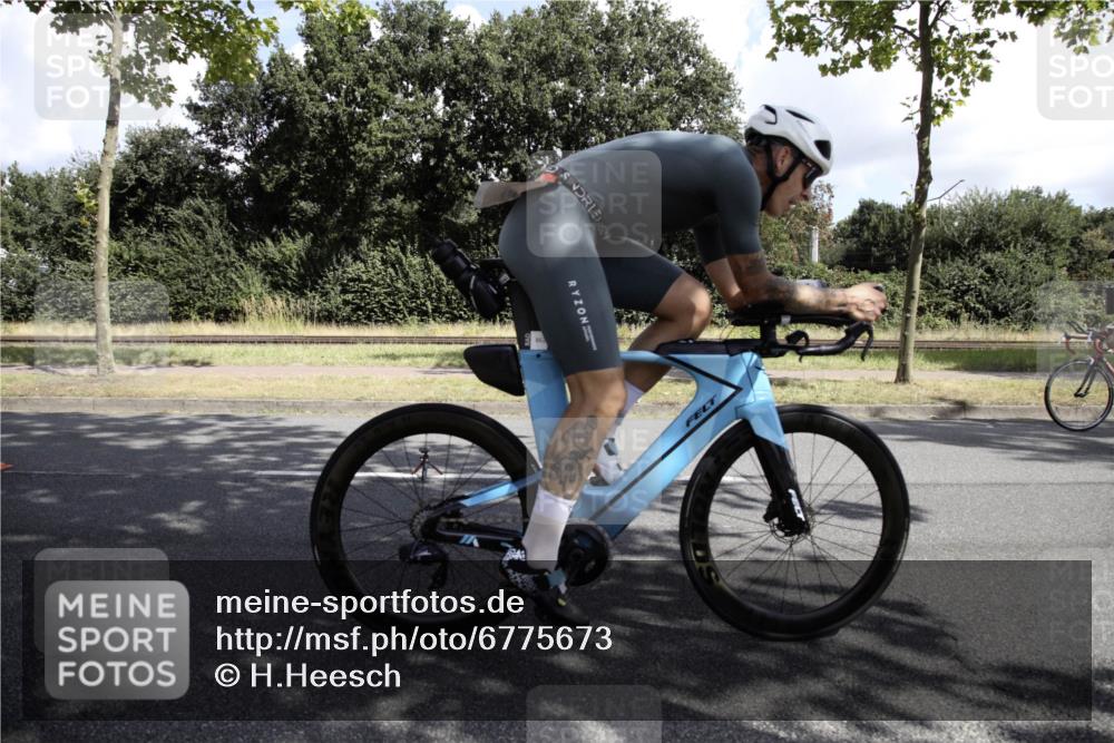 11.08.2024 - GEWOBA Citytriathlon Bremen H.Heesch http://msf.ph/oto/6775673 11.08.2024 11:49:54 Radfahren 785, 796, 862, 881, 979 meine-sportfotos.de