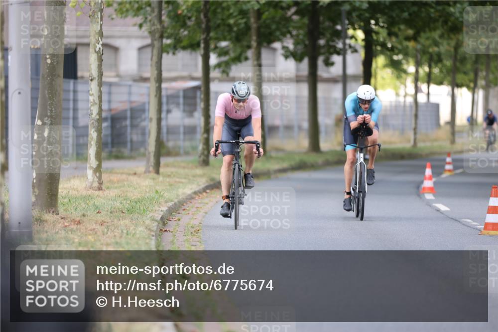 11.08.2024 - GEWOBA Citytriathlon Bremen H.Heesch http://msf.ph/oto/6775674 11.08.2024 11:43:28 Radfahren 770, 846, 868, 925, 967 meine-sportfotos.de