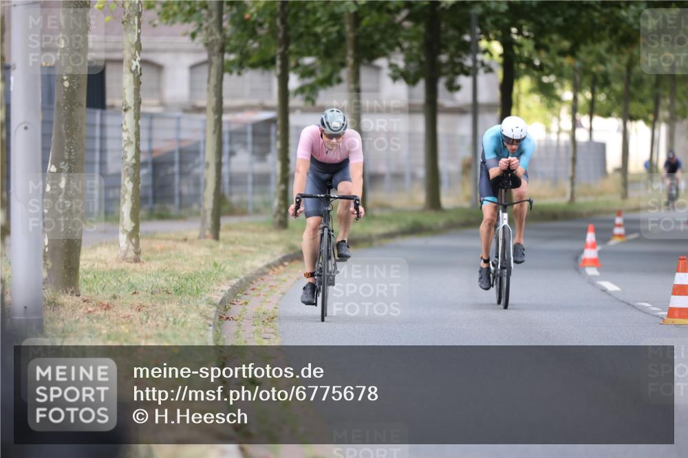 11.08.2024 - GEWOBA Citytriathlon Bremen H.Heesch http://msf.ph/oto/6775678 11.08.2024 11:43:28 Radfahren 770, 846, 868, 925, 967 meine-sportfotos.de