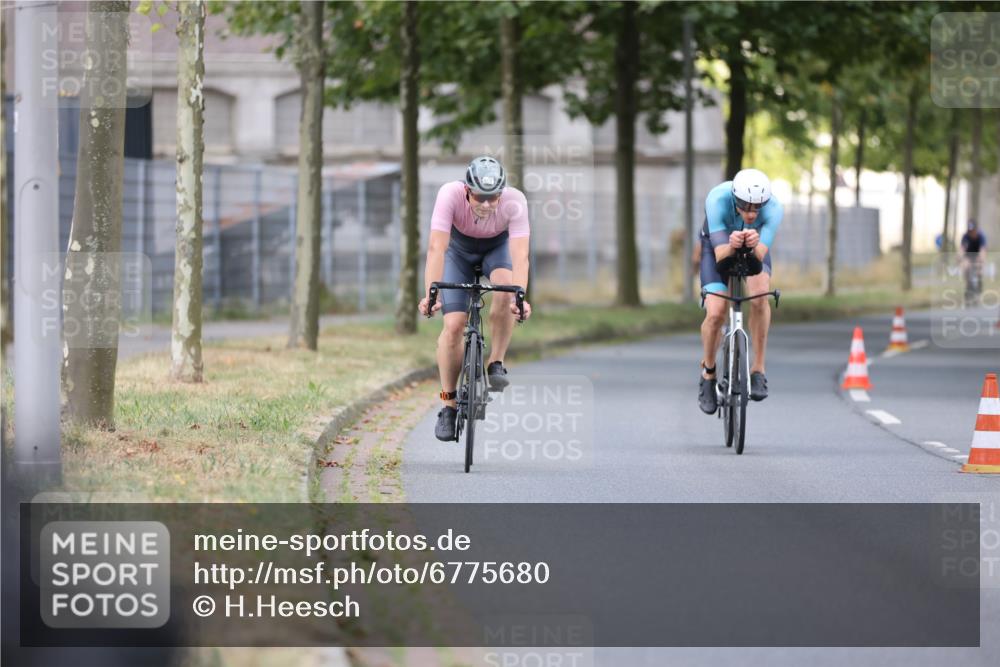 11.08.2024 - GEWOBA Citytriathlon Bremen H.Heesch http://msf.ph/oto/6775680 11.08.2024 11:43:28 Radfahren 770, 846, 868, 925, 967 meine-sportfotos.de