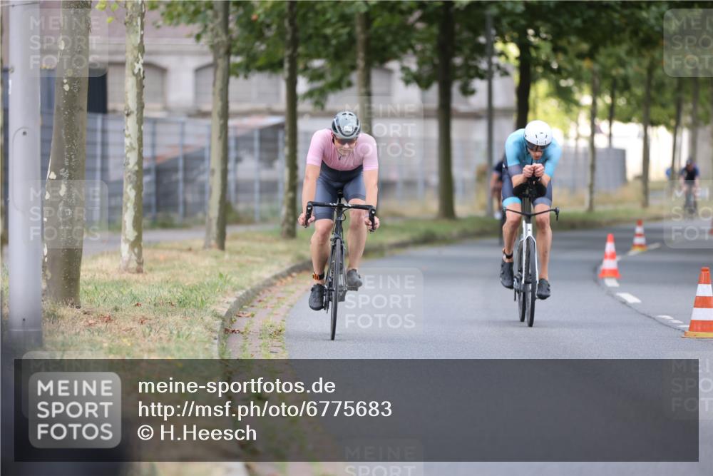 11.08.2024 - GEWOBA Citytriathlon Bremen H.Heesch http://msf.ph/oto/6775683 11.08.2024 11:43:28 Radfahren 770, 846, 868, 925, 967 meine-sportfotos.de