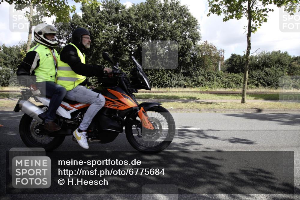 11.08.2024 - GEWOBA Citytriathlon Bremen H.Heesch http://msf.ph/oto/6775684 11.08.2024 11:50:05 Radfahren 785, 796, 862, 881, 929, 979, 981, 1022 meine-sportfotos.de