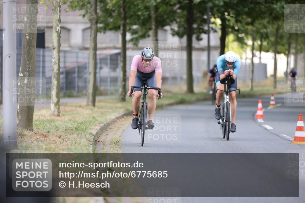 11.08.2024 - GEWOBA Citytriathlon Bremen H.Heesch http://msf.ph/oto/6775685 11.08.2024 11:43:29 Radfahren 770, 846, 868, 925, 967 meine-sportfotos.de