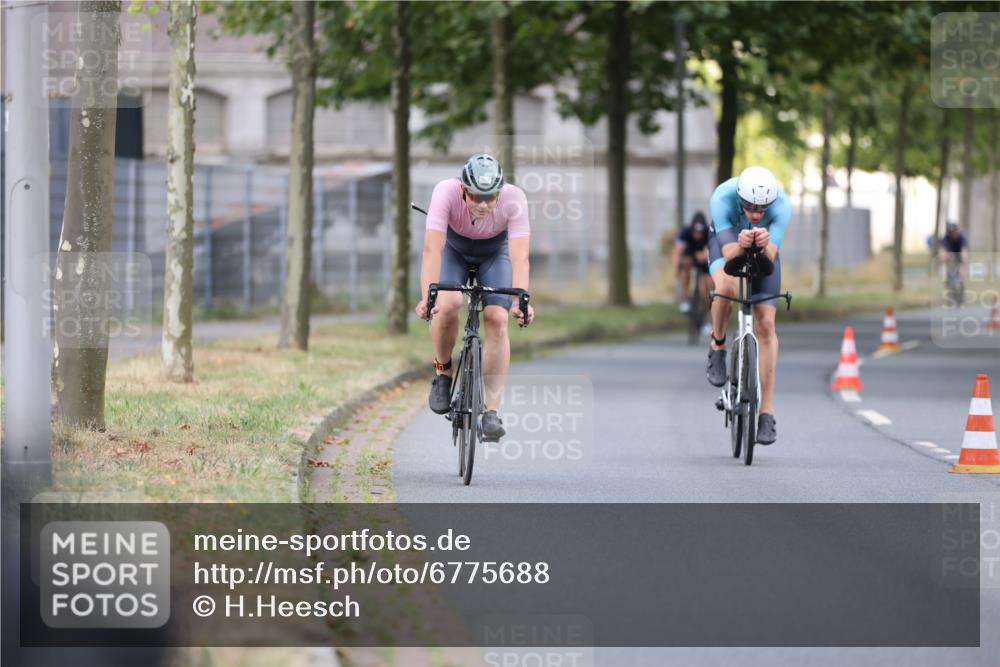 11.08.2024 - GEWOBA Citytriathlon Bremen H.Heesch http://msf.ph/oto/6775688 11.08.2024 11:43:29 Radfahren 770, 846, 868, 925, 967 meine-sportfotos.de