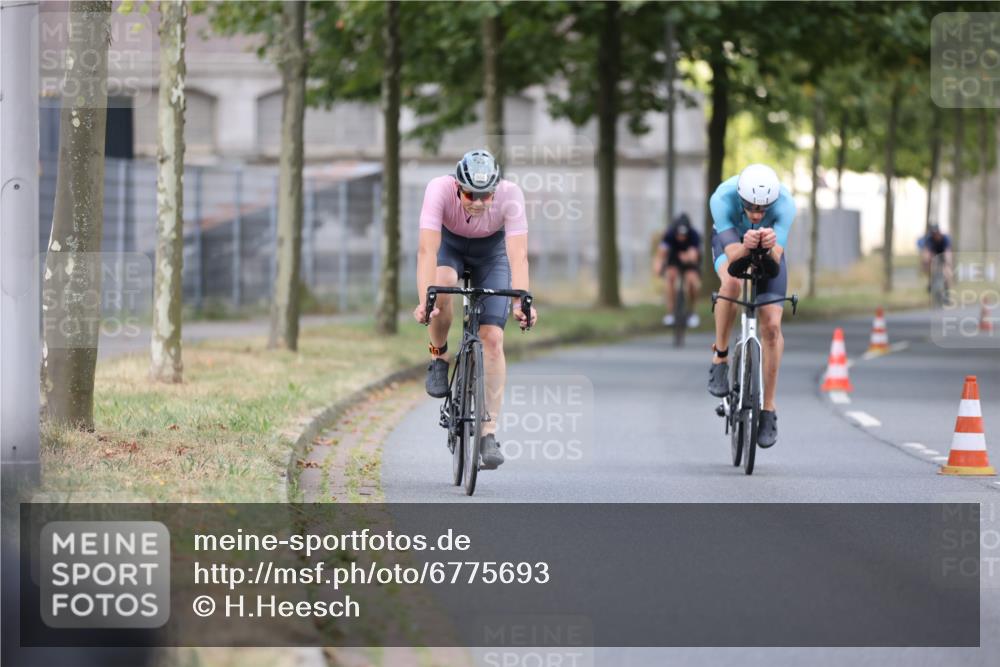 11.08.2024 - GEWOBA Citytriathlon Bremen H.Heesch http://msf.ph/oto/6775693 11.08.2024 11:43:29 Radfahren 770, 846, 868, 925, 967 meine-sportfotos.de