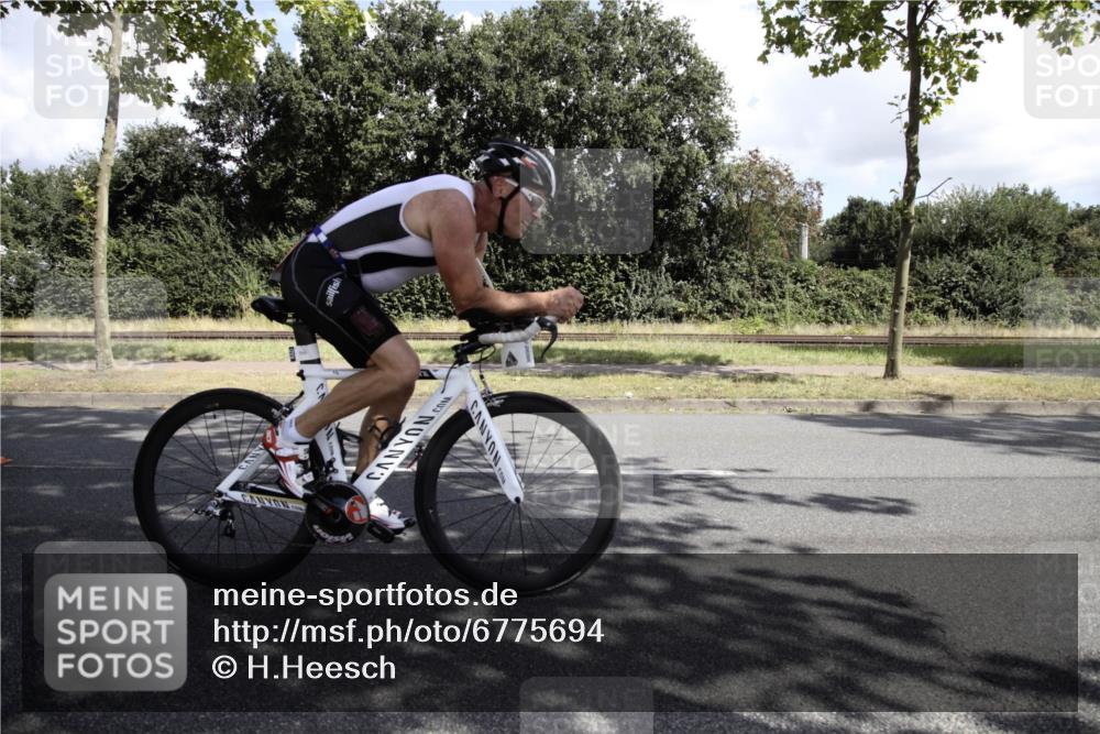 11.08.2024 - GEWOBA Citytriathlon Bremen H.Heesch http://msf.ph/oto/6775694 11.08.2024 11:50:40 Radfahren 741, 748, 783, 963, 966, 992, 1021, 1027 meine-sportfotos.de