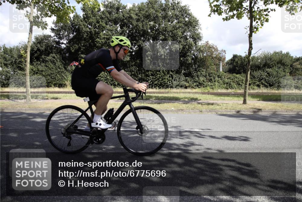 11.08.2024 - GEWOBA Citytriathlon Bremen H.Heesch http://msf.ph/oto/6775696 11.08.2024 11:50:43 Radfahren 741, 748, 783, 963, 966, 992, 1021, 1027 meine-sportfotos.de