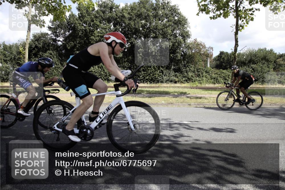 11.08.2024 - GEWOBA Citytriathlon Bremen H.Heesch http://msf.ph/oto/6775697 11.08.2024 11:50:44 Radfahren 741, 748, 783, 963, 966, 992, 1021, 1027 meine-sportfotos.de